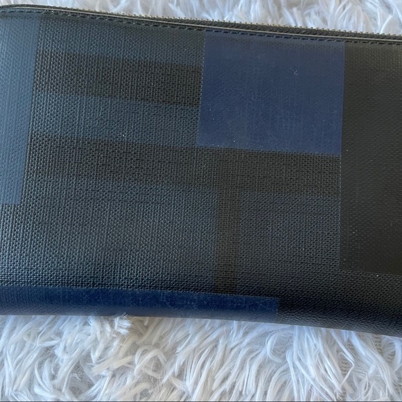 Burberry London Check Renfrew Zip Around Wallet - Picture 2 of 13